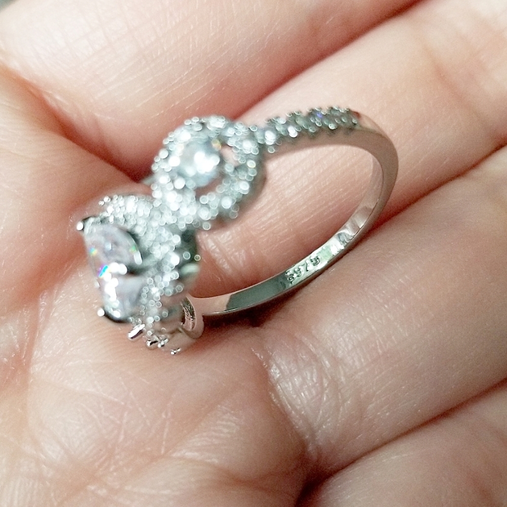 💎NEW💎 3 STONES HALO HEART RING - Picture 5 of 5